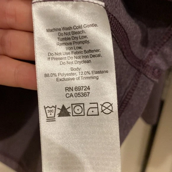 Long sleeve activewear T-shirt by Columbia in a soft purple color, Size medium - Picture 4 of 6